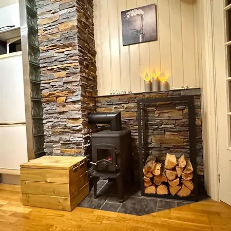 Апартаменты 45 M2 - 2 Bedrooms, Bathroom, Kitchen, Private Entrance And Shed