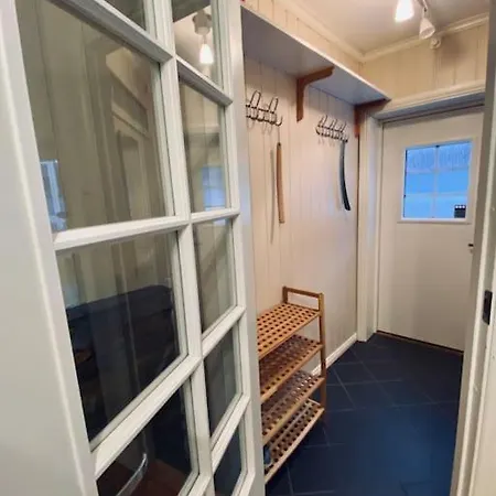 Апартаменты 45 M2 - 2 Bedrooms, Bathroom, Kitchen, Private Entrance And Shed *