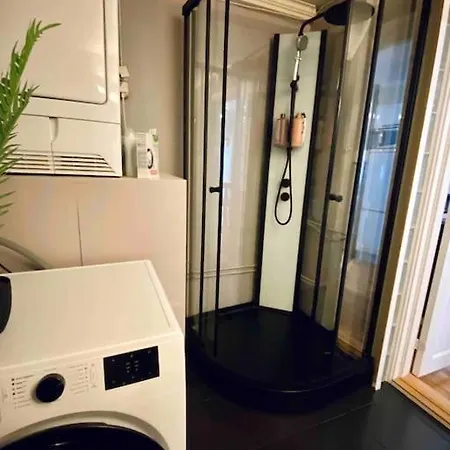 Апартаменты 45 M2 - 2 Bedrooms, Bathroom, Kitchen, Private Entrance And Shed