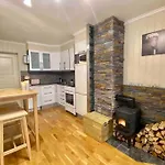 45 M2 - 2 Bedrooms, Bathroom, Kitchen, Private Entrance And Shed Lejlighed